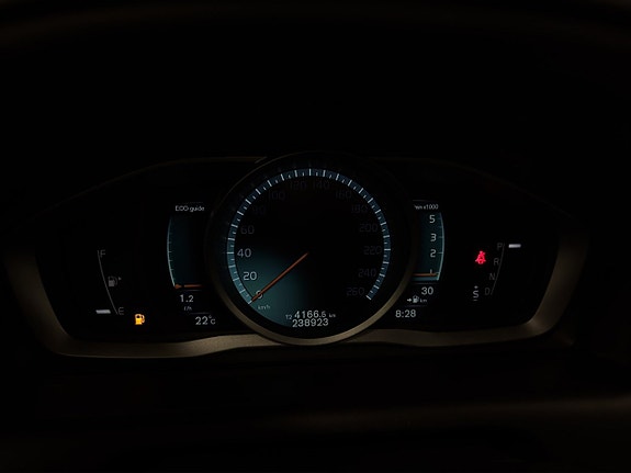 Volvo XC60 11 of 23