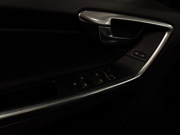 Volvo XC60 9 of 23