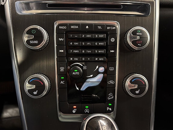 Volvo XC60 13 of 23