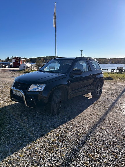 Suzuki Grand Vitara 2 of 11
