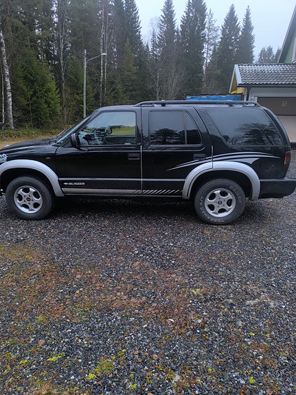 Chevrolet Blazer 2 of 9