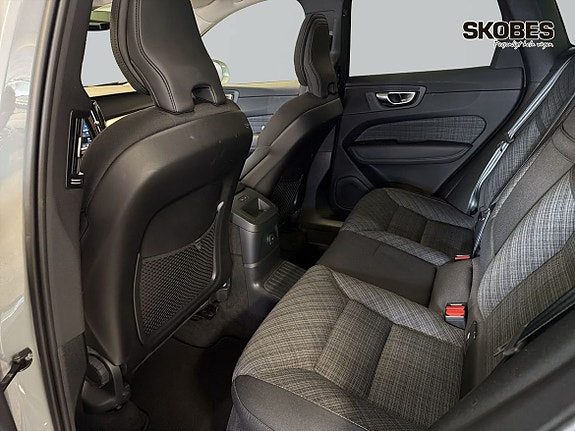 Volvo XC60 10 of 27