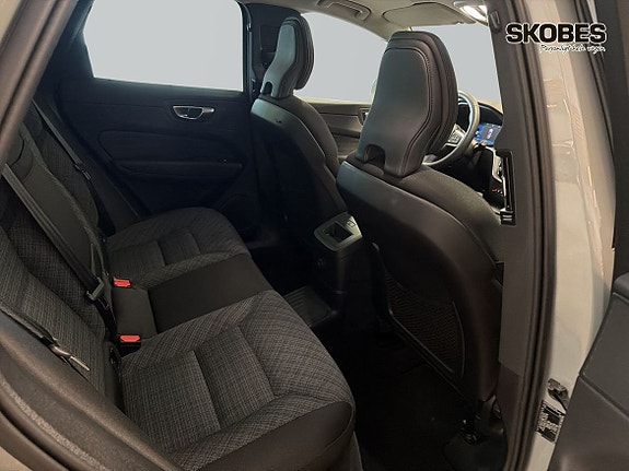 Volvo XC60 11 of 27