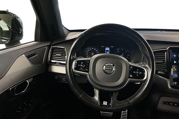 Volvo XC90 13 of 30