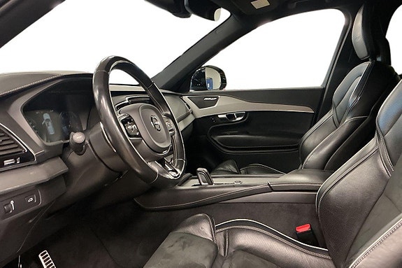 Volvo XC90 16 of 30