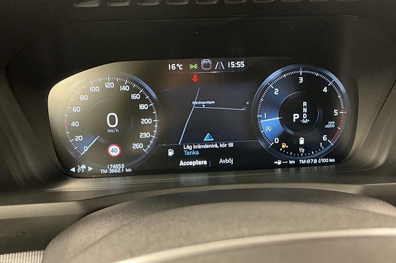 Volvo XC90 18 of 30