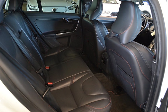 Volvo V60 12 of 15
