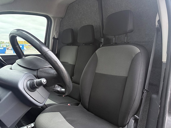 Nissan NV250 22 of 30
