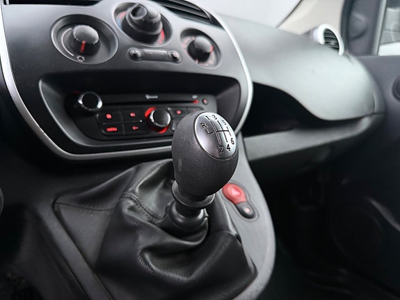 Nissan NV250 25 of 30