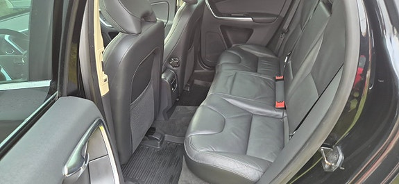 Volvo XC60 25 of 30