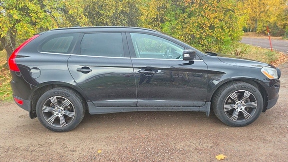 Volvo XC60 10 of 30