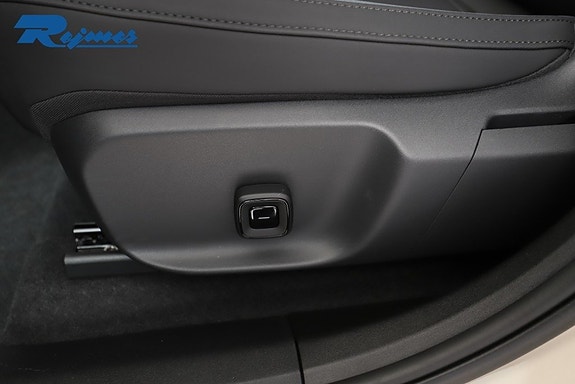 Volvo EX30 6 of 28