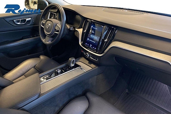 Volvo V60 Cross Country 11 of 19