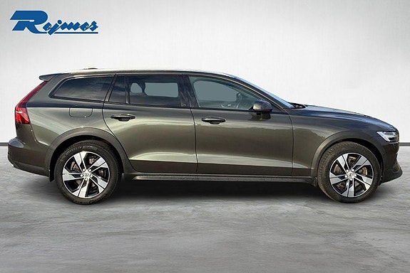 Volvo V60 Cross Country 4 of 19