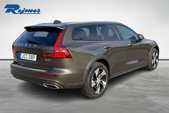 Volvo V60 Cross Country 2 of 19