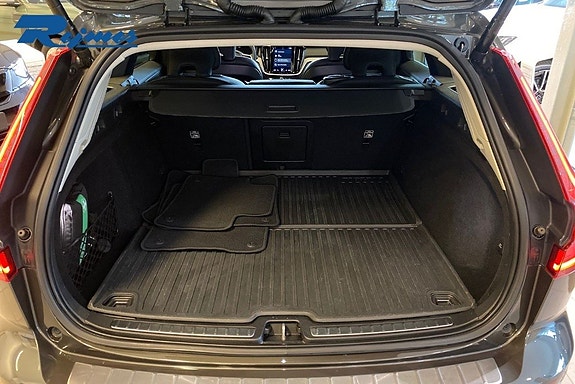 Volvo V60 Cross Country 14 of 19