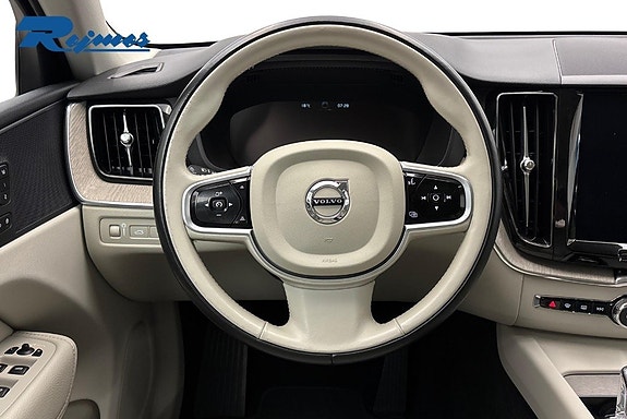Volvo XC60 11 of 29