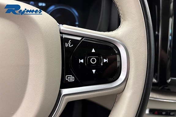 Volvo XC60 16 of 29