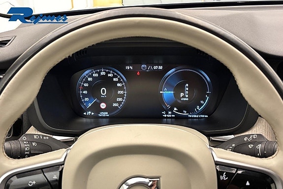 Volvo XC60 12 of 29