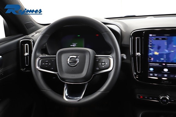 Volvo XC40 4 of 29