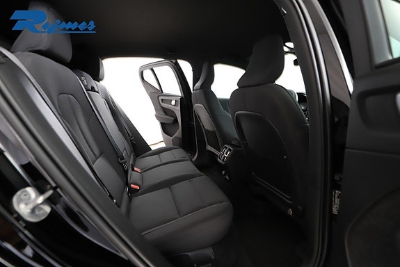 Volvo XC40 8 of 29