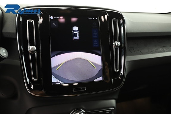 Volvo XC40 12 of 29