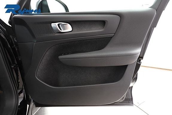 Volvo XC40 14 of 29
