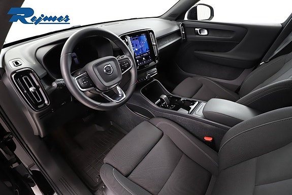 Volvo XC40 5 of 29