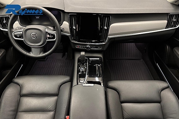 Volvo V90 2 of 23