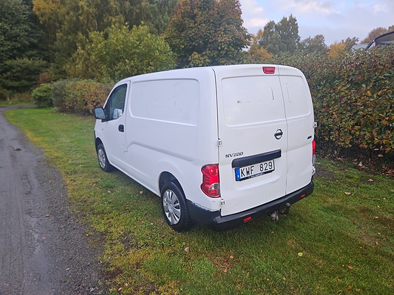 Nissan NV200 4 of 6