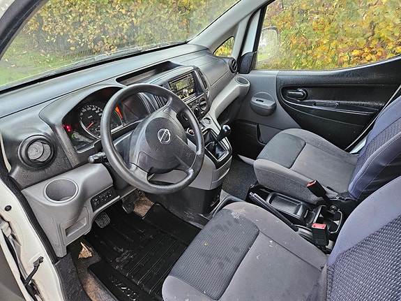 Nissan NV200 6 of 6