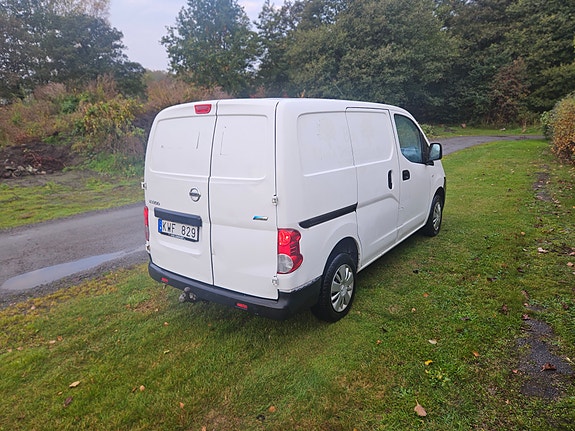 Nissan NV200 3 of 6
