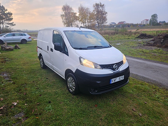Nissan NV200 2 of 6