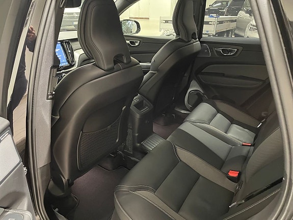 Volvo XC60 10 of 13