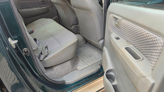 Toyota HiLux 22 of 25
