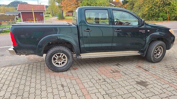 Toyota HiLux 8 of 25