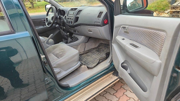 Toyota HiLux 20 of 25