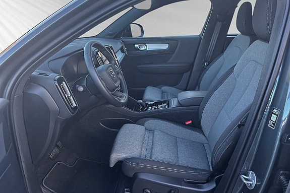Volvo XC40 7 of 30