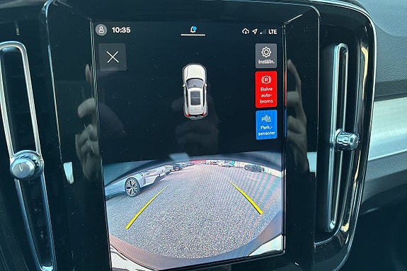 Volvo XC40 13 of 30