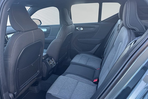 Volvo XC40 8 of 30