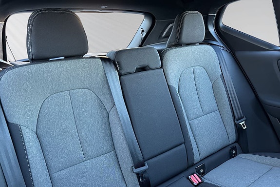 Volvo XC40 11 of 30