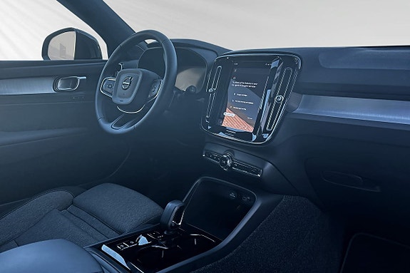 Volvo XC40 10 of 30