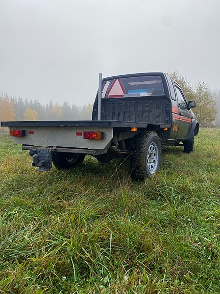 Nissan Navara 2 of 3