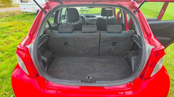 Toyota Yaris 10 of 16