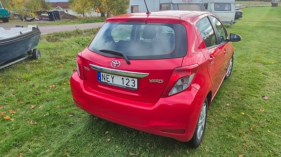 Toyota Yaris 5 of 16