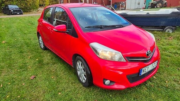 Toyota Yaris 7 of 16