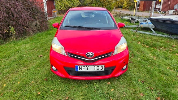 Toyota Yaris 2 of 16