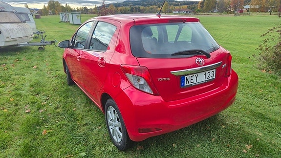 Toyota Yaris 4 of 16