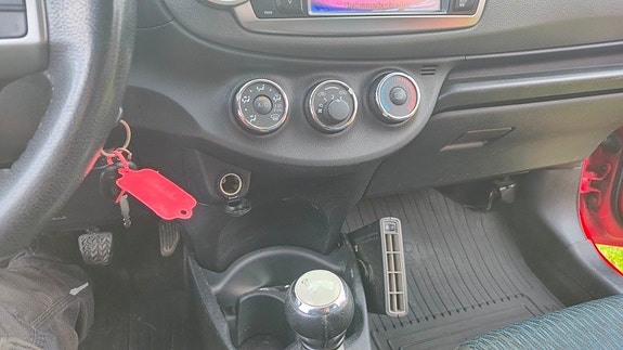 Toyota Yaris 16 of 16