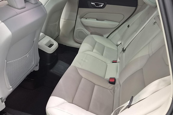 Volvo XC60 14 of 24